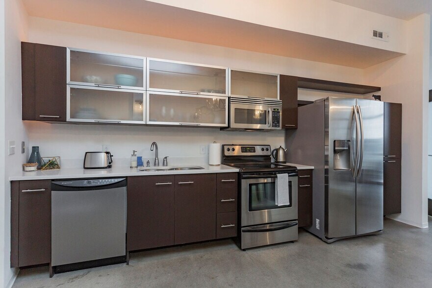 Building Photo - 2115 Yeaman Pl