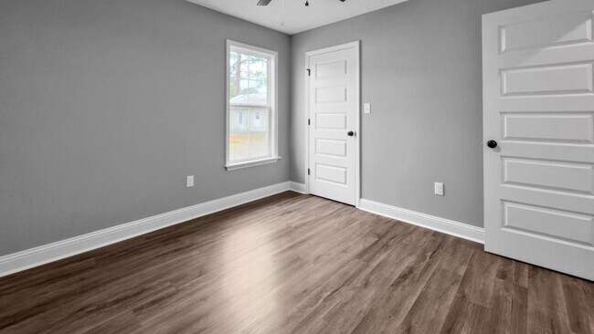 Building Photo - 303 Wright St