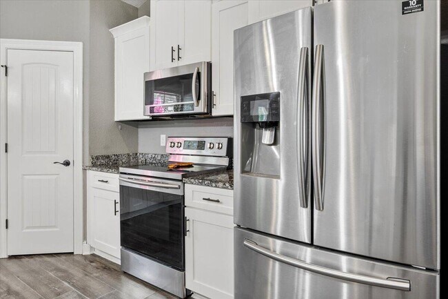 Building Photo - 5424 Maverick Ln