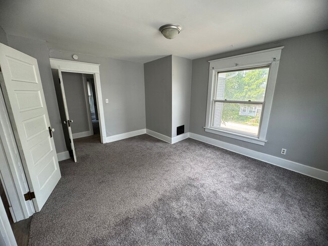 Building Photo - 4 bedroom 1 bath Home in Davenport