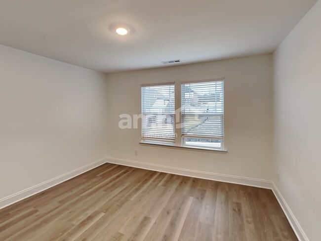 Building Photo - 218 Malayna Dr S