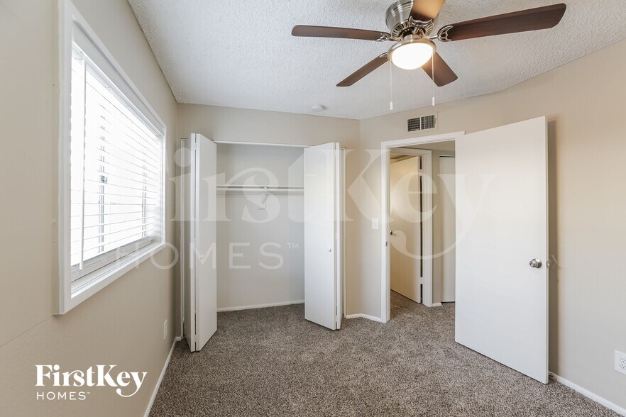 Building Photo - 1170 W Nopal Pl