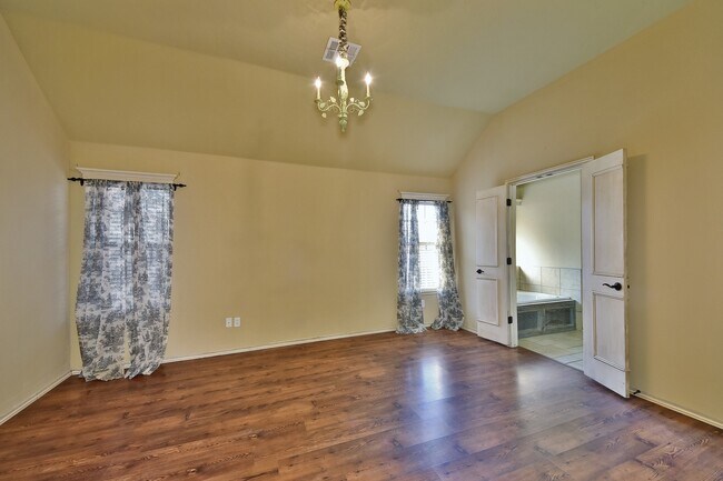Building Photo - Amazing Home - 3 bed 2 bath - Edmond Schools