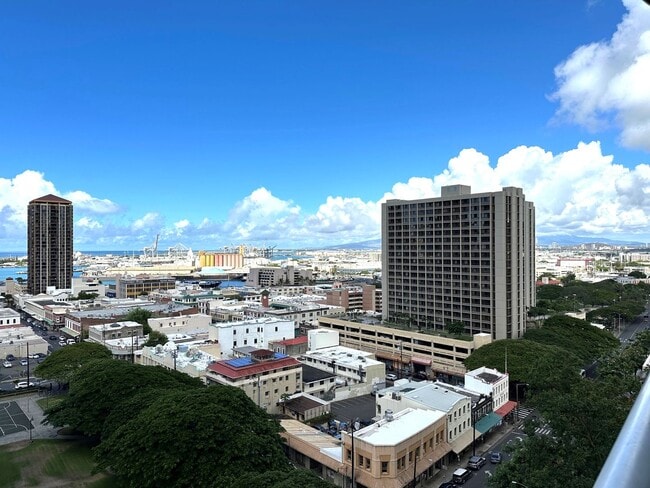 Building Photo - Honolulu Park Place - 2BR/2BA/Tandem Parking