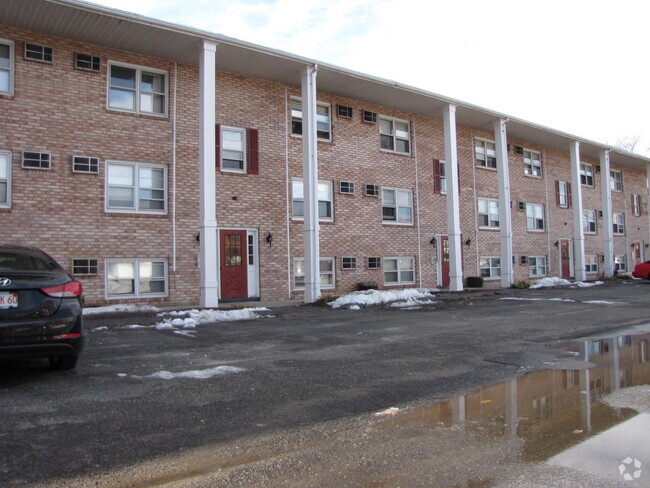 Building Photo - Center Court Apartments