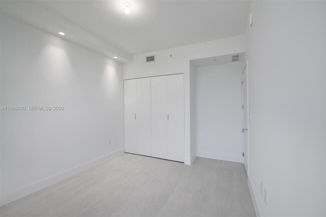 Building Photo - 700 NE 24th St