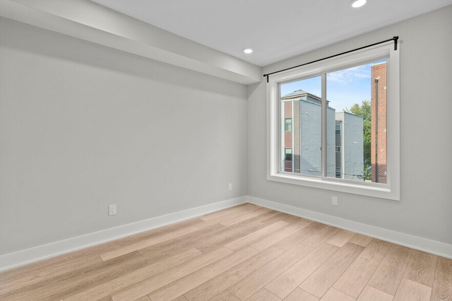 Building Photo - 2625 W Jefferson St