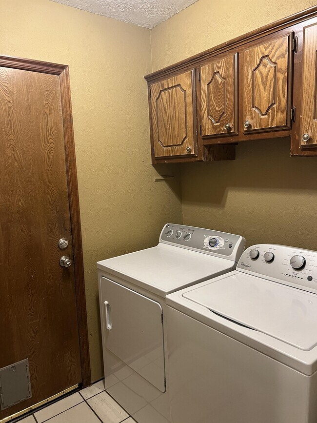 Building Photo - 628 Waterview Rd