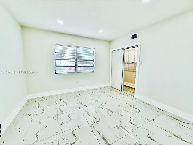 Building Photo - 617 SW 11th St