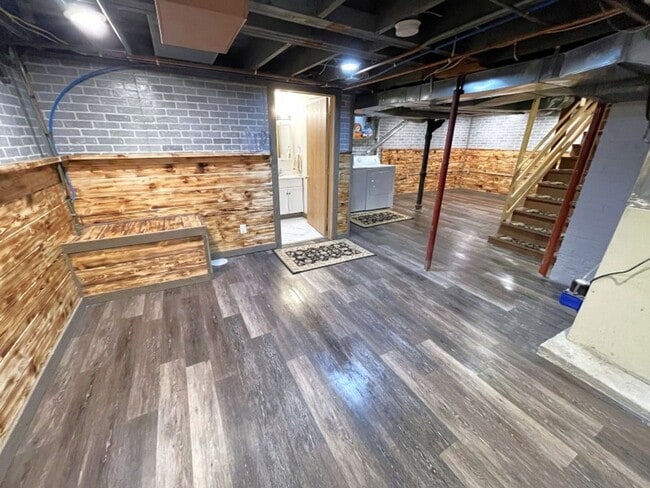 Building Photo - 1320 Milton St
