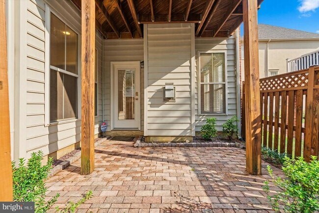 Building Photo - 5256 Bessley Pl