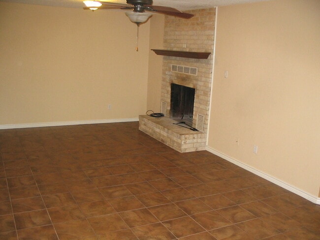 Building Photo - BRICK HOME, NORTH BELTON