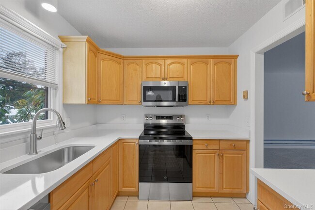 Building Photo - 180 Heritage