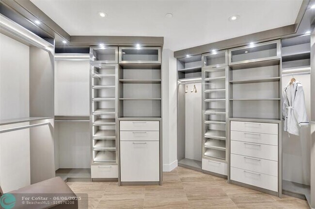 Building Photo - 525 N Fort Lauderdale Beach Blvd