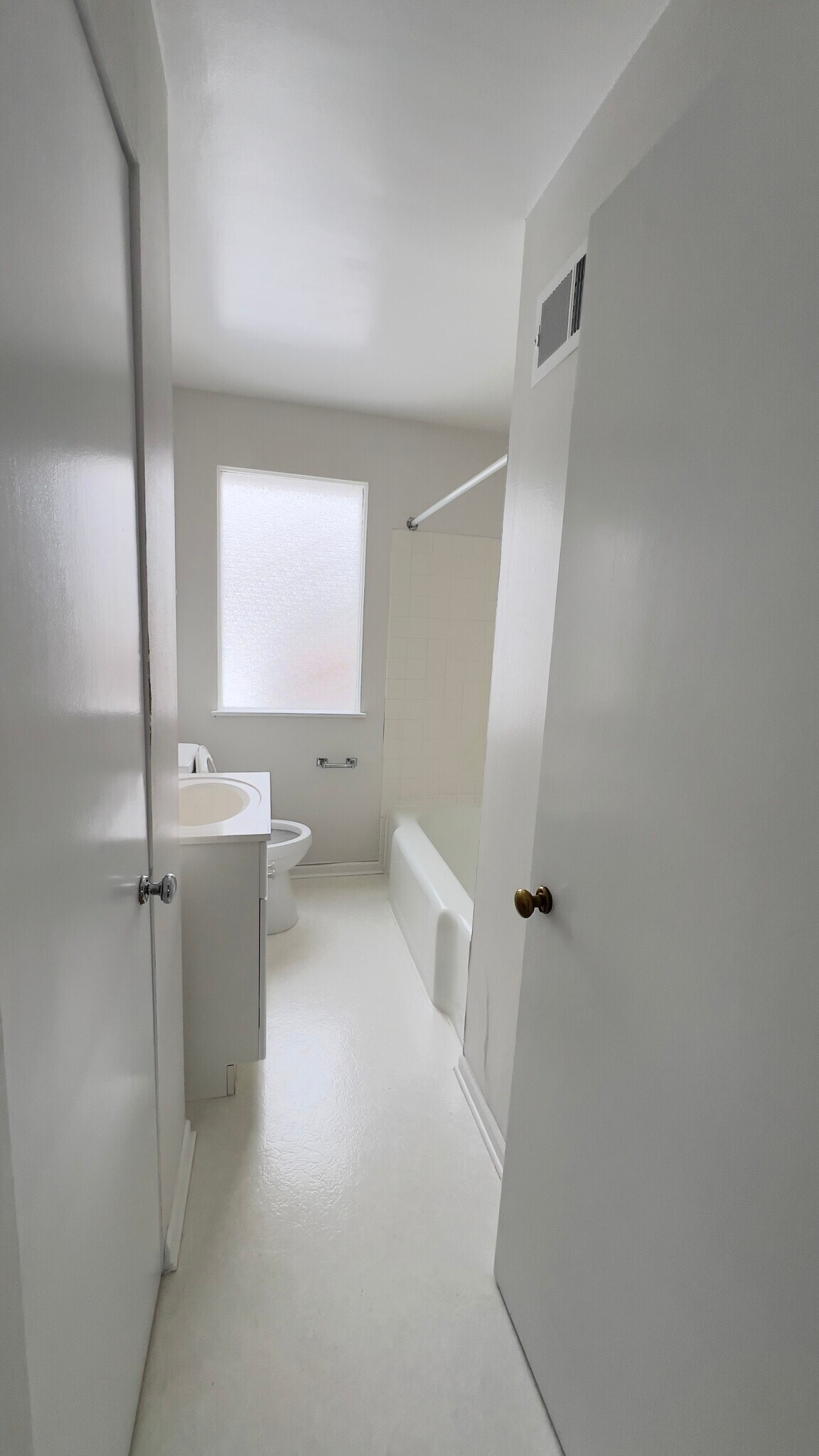 full hath - 2244 Scott Rd