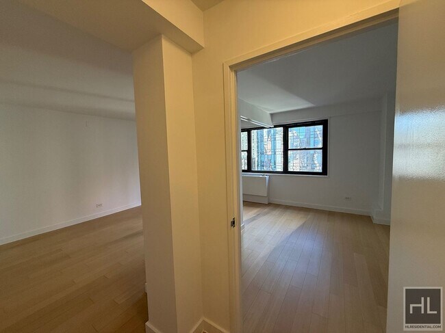 Building Photo - East 39th Street