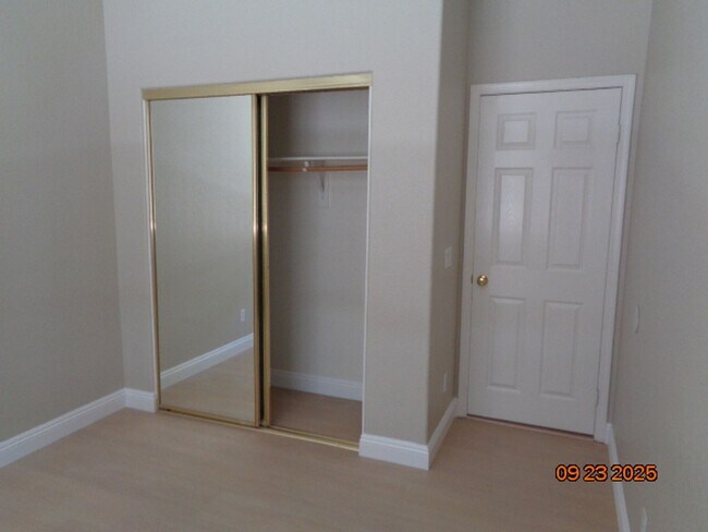 Building Photo - Beautiful One Story Offering 1559 sq. ft. ...