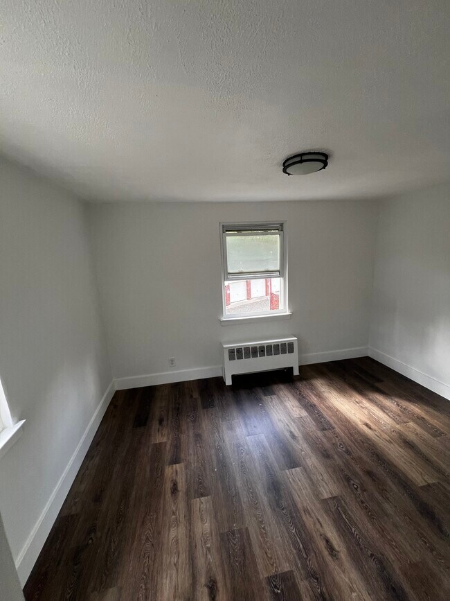 Building Photo - 9B Carolyn Ter