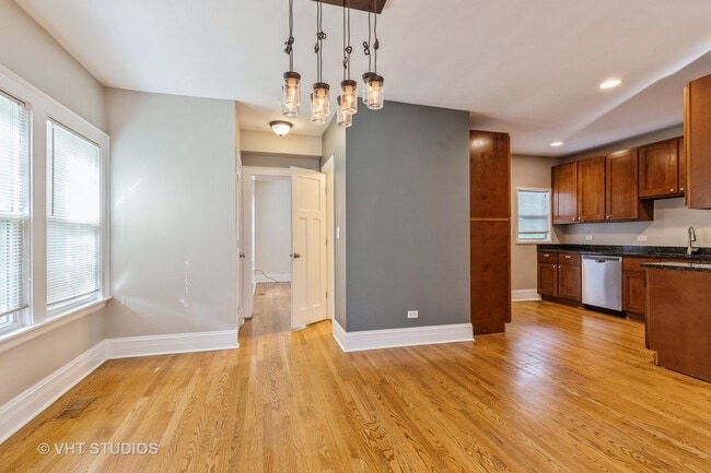 Building Photo - 621 Prairie Ave