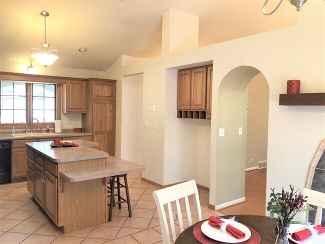 Building Photo - Charming 3-Bedroom Home with Fireplaces an...