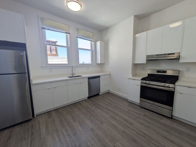 Building Photo - 1048_DIVIS