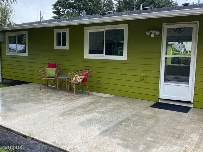 Building Photo - 2 br, 1 bath House - 808 Garrison St NE