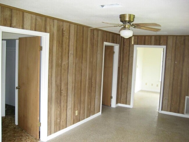 Building Photo - 169 Pine Song