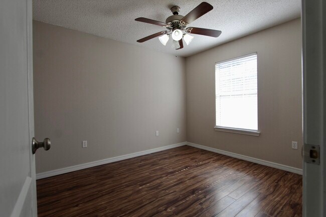 Building Photo - 3151 Forrest Ave