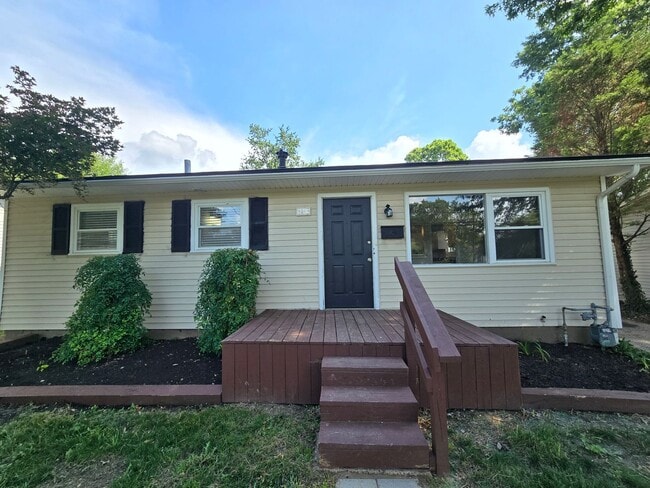 Building Photo - YOU CAN STOP YOUR SEARCH! Jeffersontown / Jtown Rental with 3 Bedrooms, 1 Full Baths, Ranch, 1 Ca...