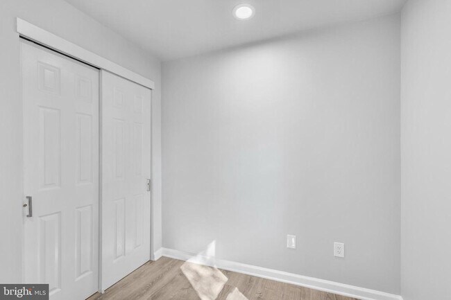 Building Photo - 69 Slocum St