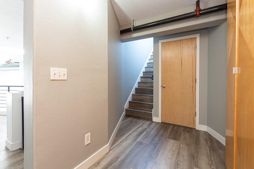 Building Photo - 346 1st St