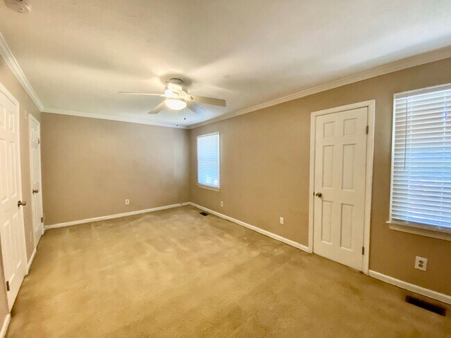 Building Photo - Fantastic 2-Bedroom Townhome In Linkhorn! ...