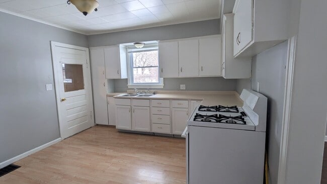 Building Photo - 1920 5th St