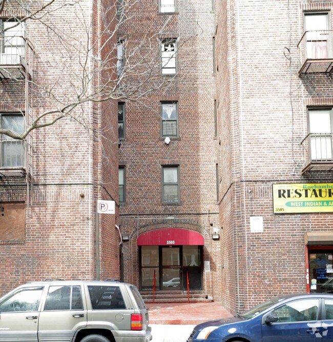 Building Photo - 3505 Rochambeau Ave
