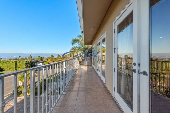 Building Photo - 1504 Vía Margarita