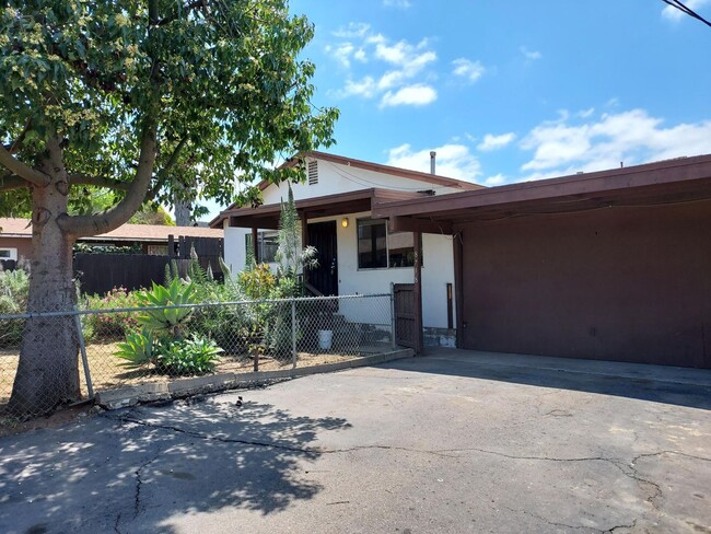 Building Photo - Santee -  2 Bedroom House w/Garage and Lar...