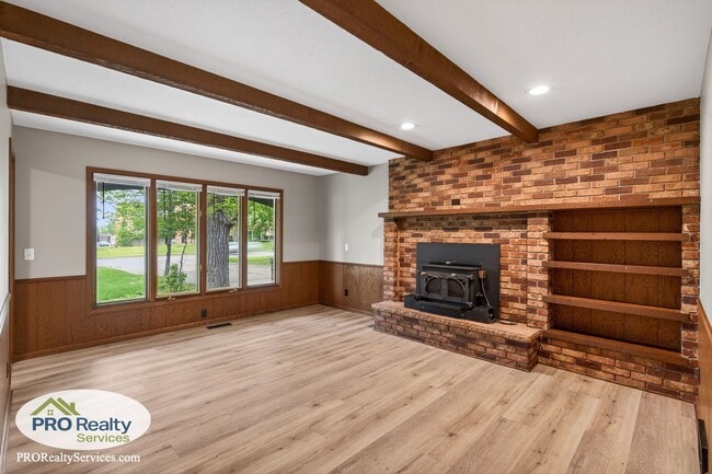 Building Photo - Recently Remodeled 4 Bedroom Home