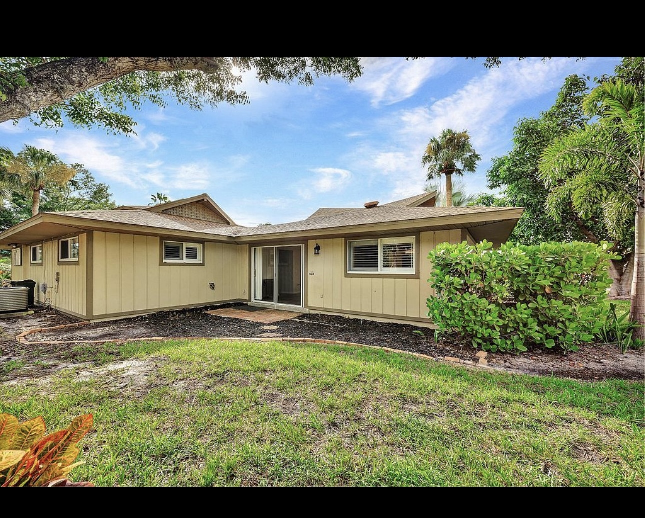Building Photo - 4280 Island Cir