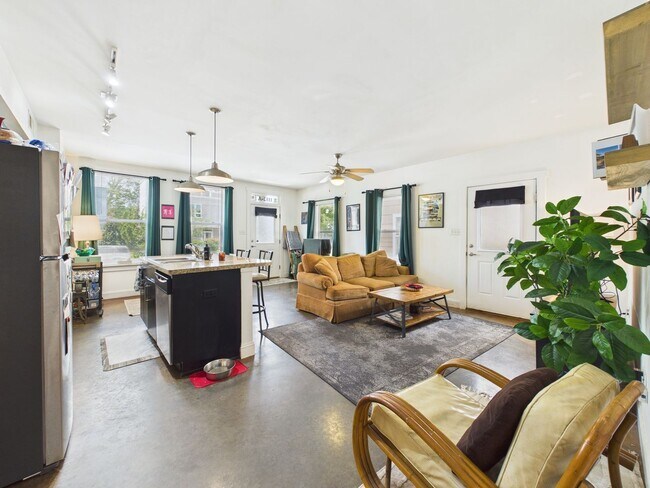 Building Photo - 1112 Porter St