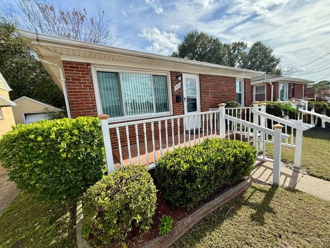 Building Photo - ***Renovated 3 Bedroom Ranch*Near Casino & Naval Hospital & Shipyard