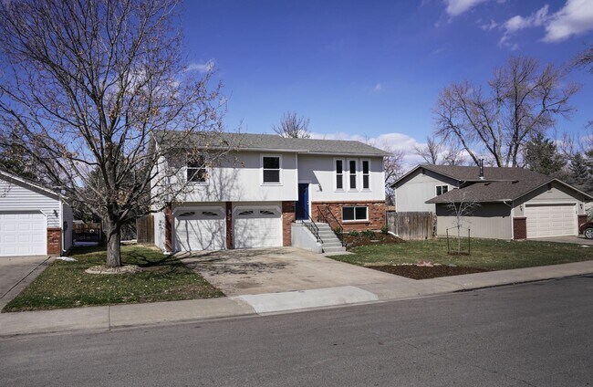 Building Photo - Beautifully Updated 4B/2B in Central Fort Collins! Quiet Neighborhood!