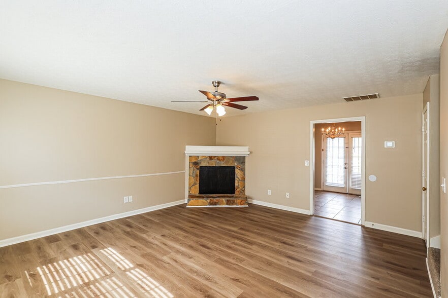 Building Photo - 641 Carlton Rd