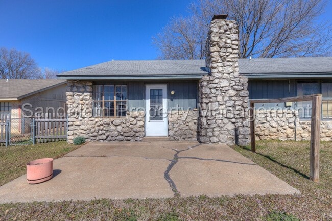 Building Photo - For Lease | Owasso | $1600/mo | Available ...