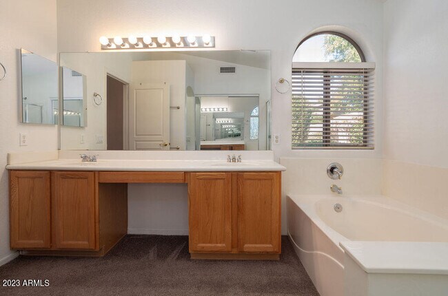 Building Photo - 1452 W Blue Ridge Way