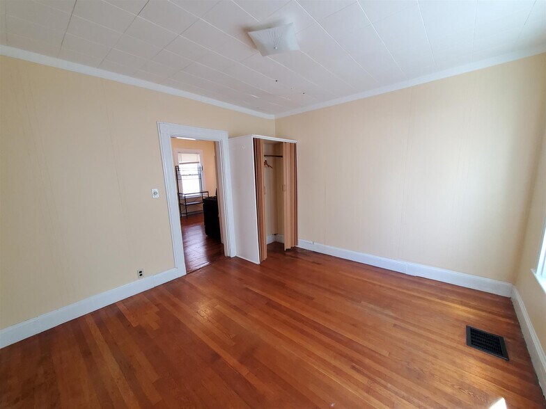 Building Photo - 32 Claremon St