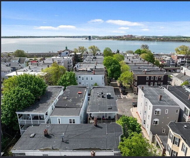 Building Photo - Marine Rd