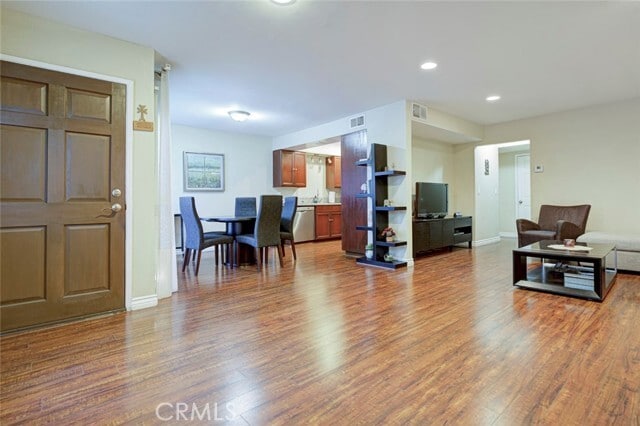 Building Photo - 7631 Vineland Ave