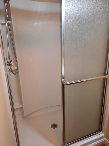 Shower - 31B Kinsley St