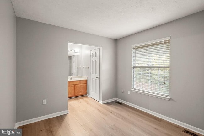 Building Photo - 448 Cromwell Ct