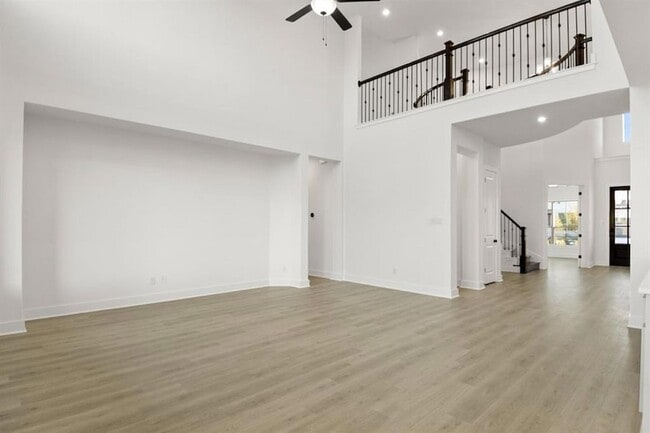 Building Photo - 373 Hollister Dr